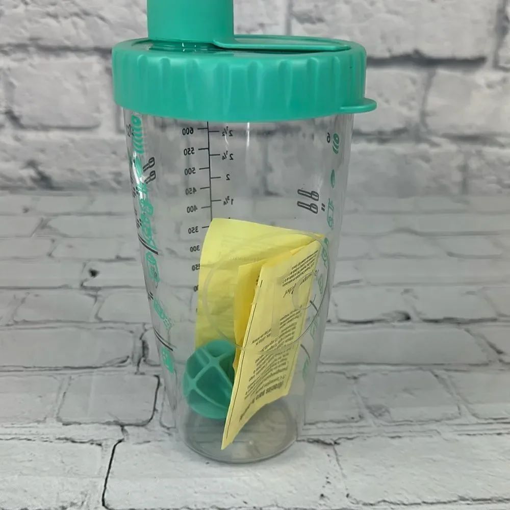 The Pampered Chef Pancake Shaker Bottle